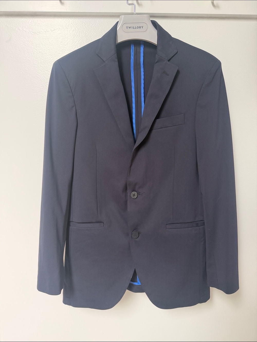 Men's Slim Navy Suit with Contrasting Trim
